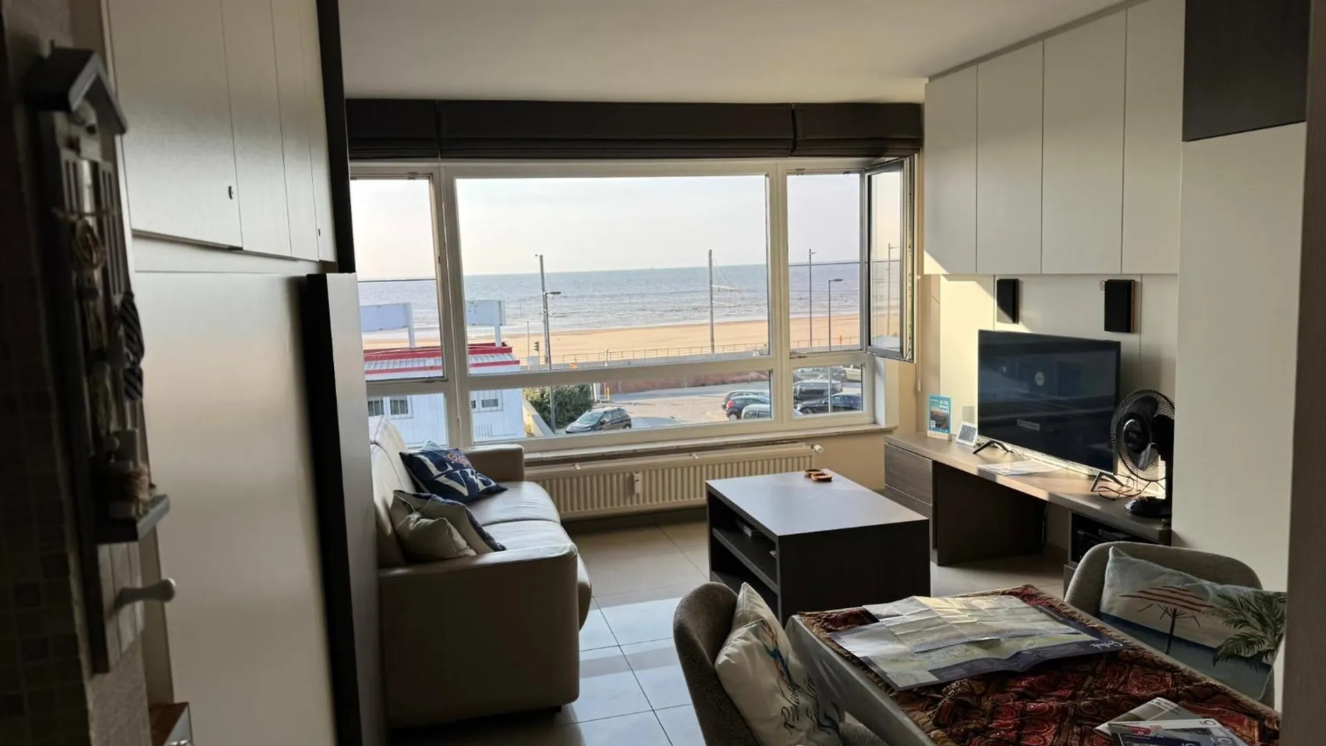 Splendid Seaview - Ostend Luxury Studio 4 Persons At Beach And Sea 0*,  België